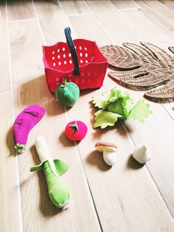 🥗 Dinette Panier rouge avec différents légumes en tissu- peluche