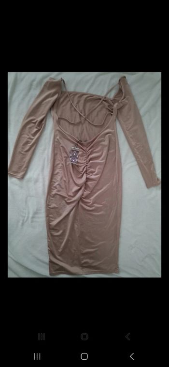 Robe avec étiquettes d'achat taille L