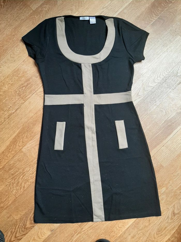 Robe noire et beige