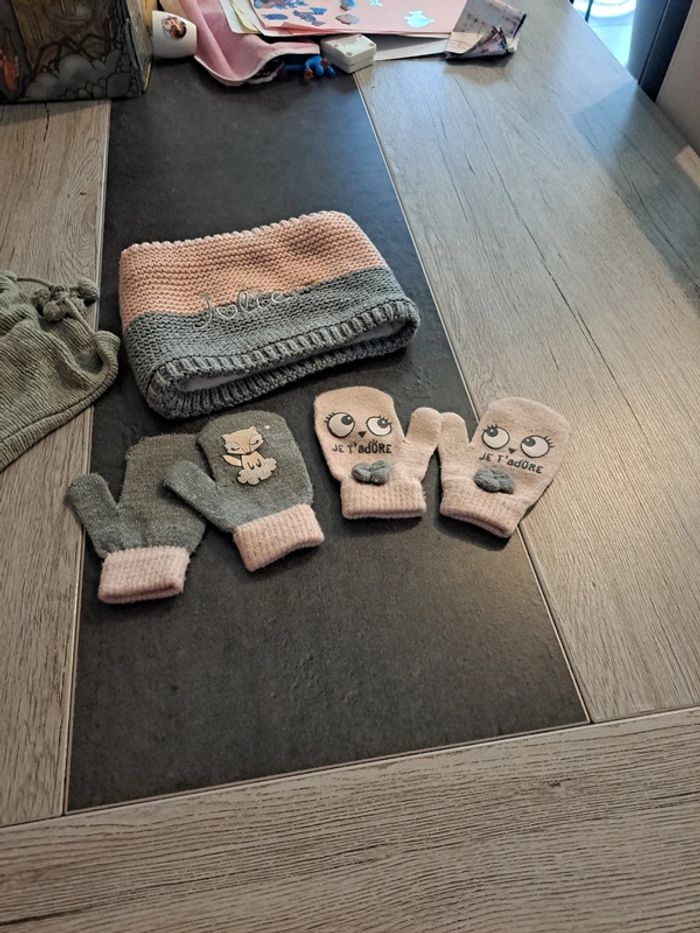 Lot bonnet tour de cou et moufles 2/3 ans - photo numéro 2
