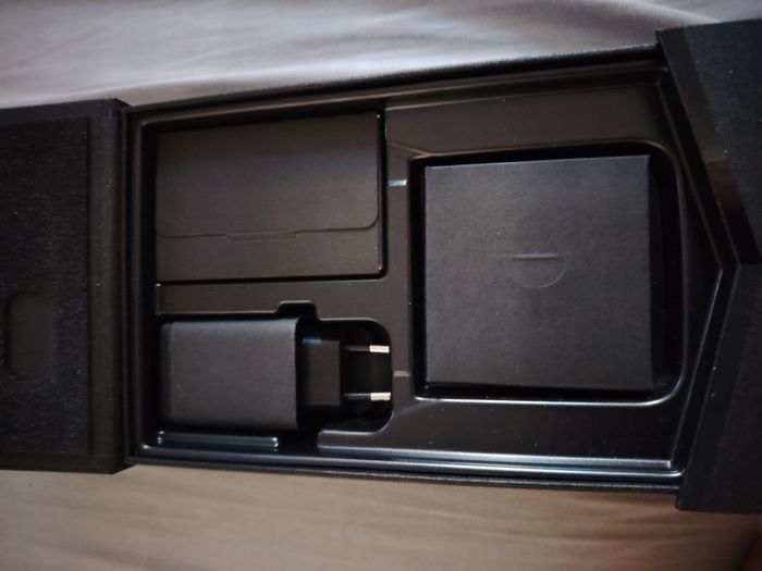 Motorola RAZR 2022 écran intérieur cassé - photo numéro 5