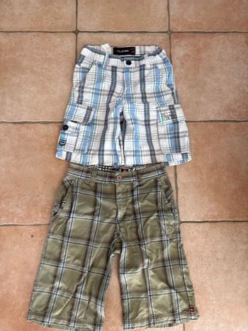 Lot de 2 bermudas en 10 ans