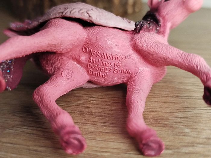 Figurine jeune licorne Pégase Rose Schleich - photo numéro 5