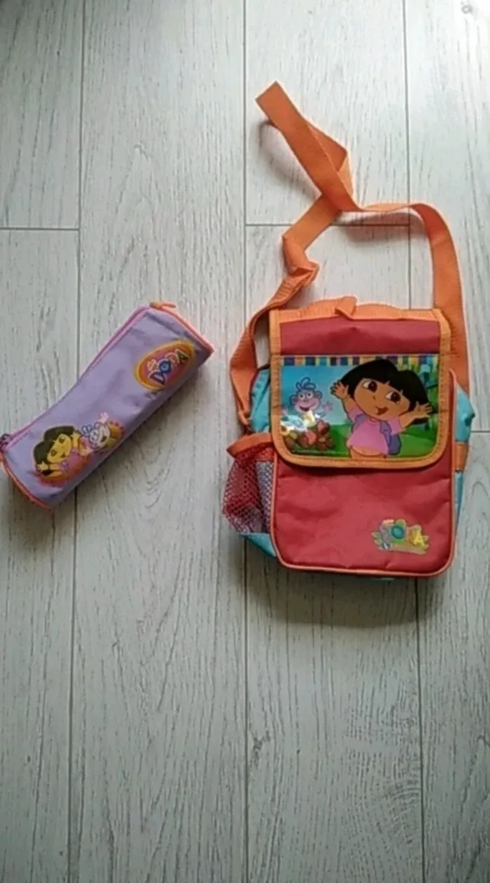 Lot  sac à goûter + trousse Dora l'exploratrice