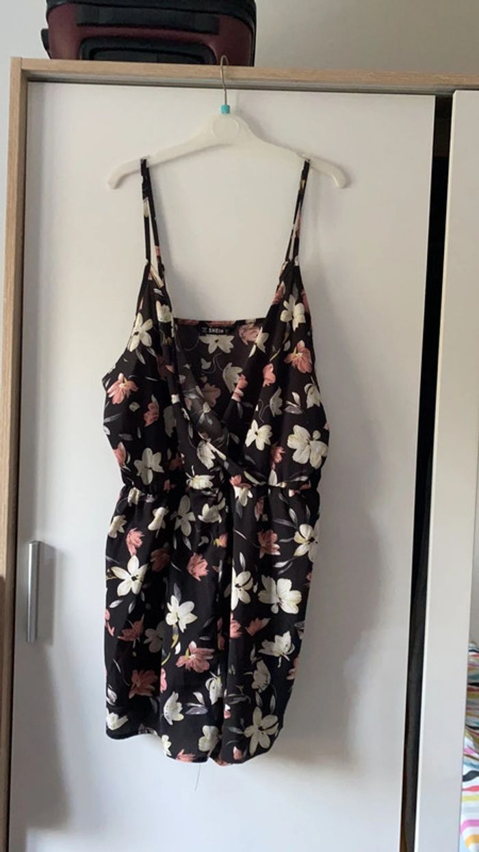 Très joli Combi short fleuri