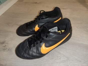 Crampons chaussures foot Nike 33 très propres