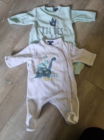 Lot 2 pyjamas 1 mois