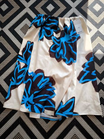 Jupe mi longue avec imprimé fleurs taille S 36 neuve