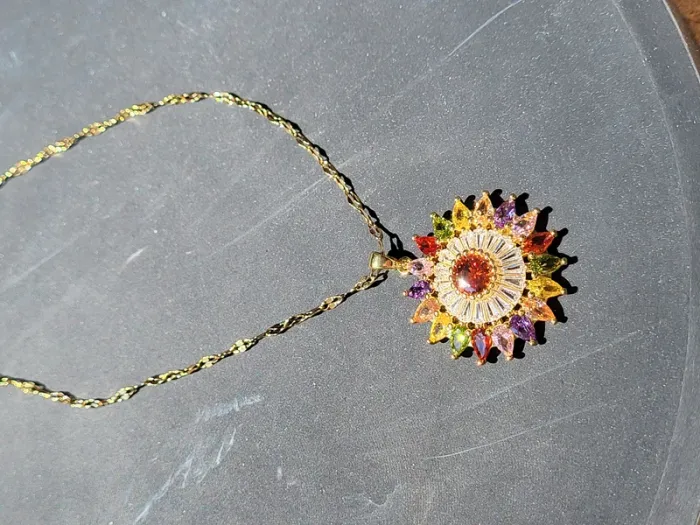 Collier en acier inoxydable doré forme de fleur pierres multicolores en zirconium 40-45 cm - photo numéro 7