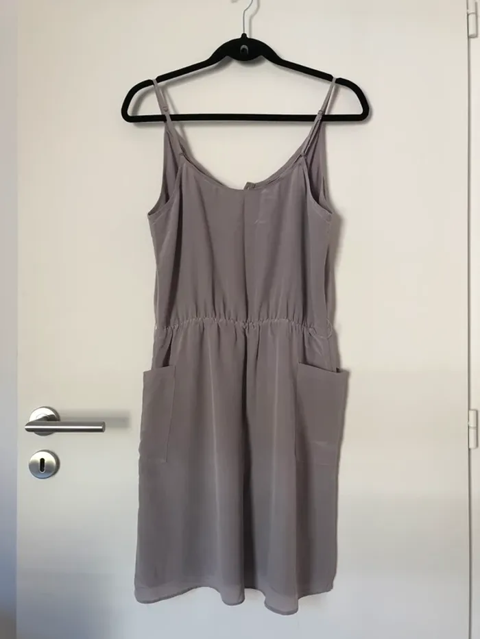 Robe à bretelle gris en soie très bon état Sud Express taille M - photo numéro 9
