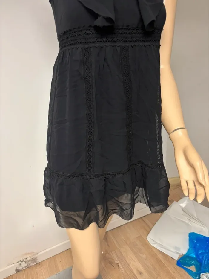 Robe Sezane Neuve avec Étiquette - Taille 36 - Soie Noire - photo numéro 2