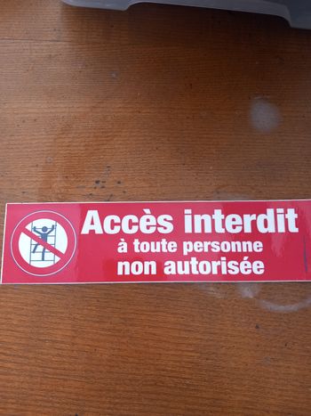 Autocollant accès interdit