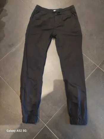 Pantalon noir très bon état fait habillée et décontracté à la fois