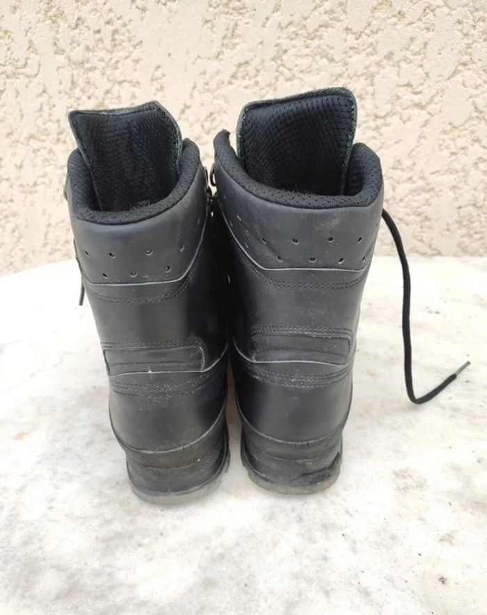 Chaussures de randonnée - Moutain boots GTX Lowa - taille 44 - photo numéro 4
