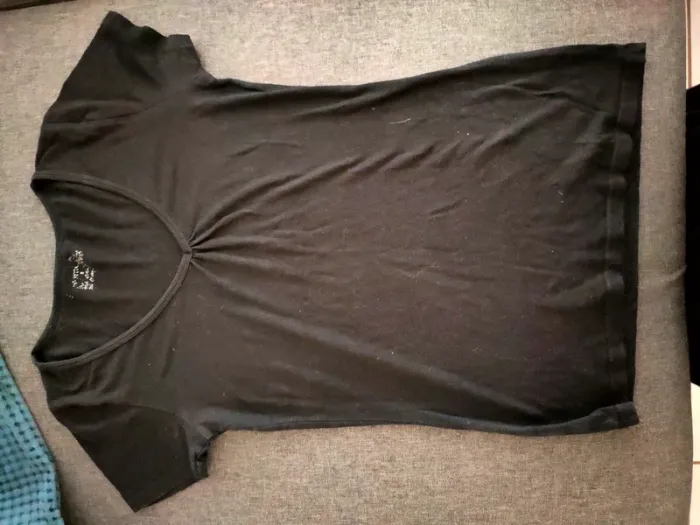 Lot de débardeurs et tee-shirt - photo numéro 2