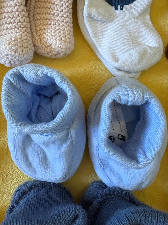 Lot chaussures chaussons chaussettes - photo numéro 3