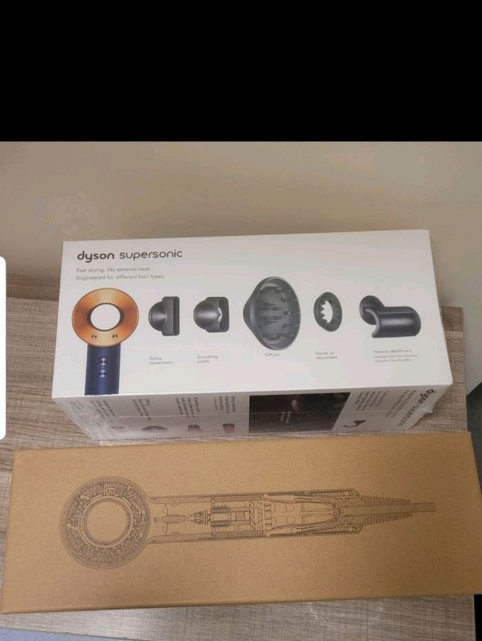 Sèche-cheveux supersonic Dyson - photo numéro 2