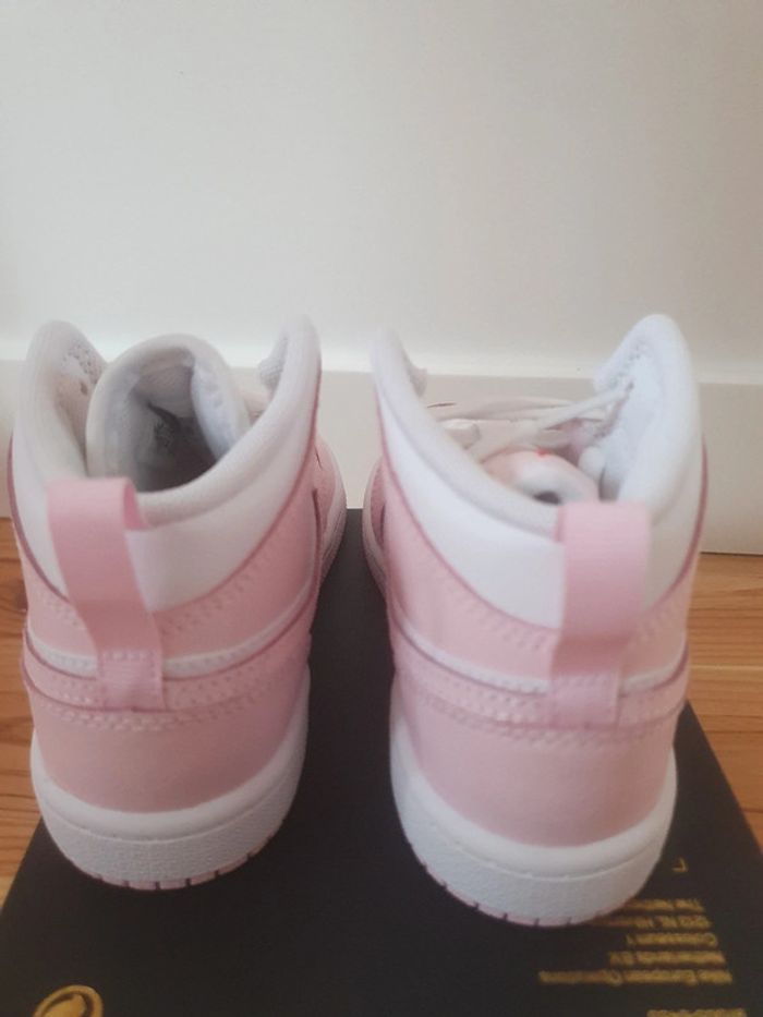Nike Air Jordan 1 Mid "Pink"(29.5) - photo numéro 5
