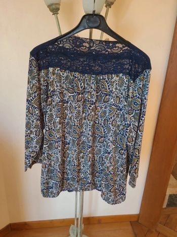 blouse fleurie et dentelle taille 46