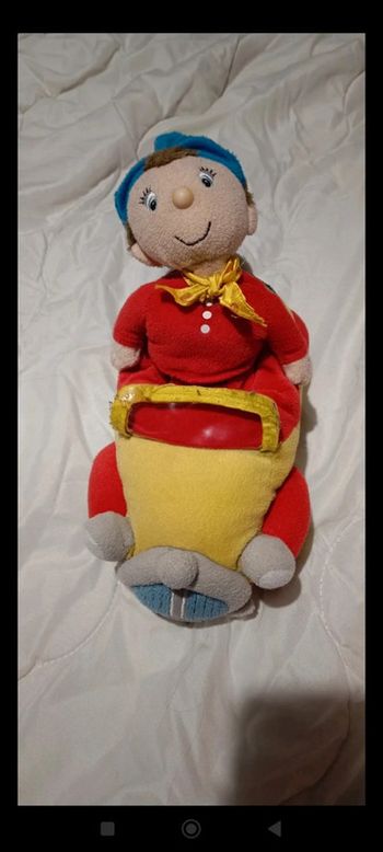 Peluche oui oui jouet premier âge