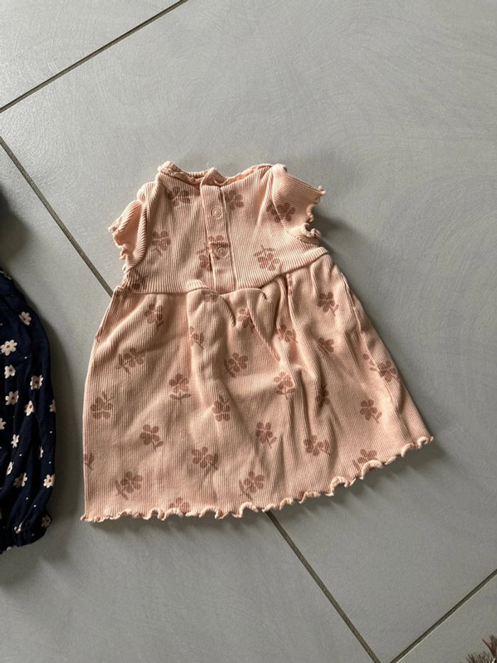 Robe et combinaison en 3 mois - photo numéro 5
