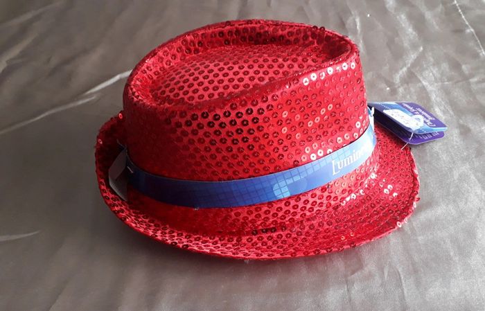 Chapeau rouge à sequins - Lumineux - photo numéro 2