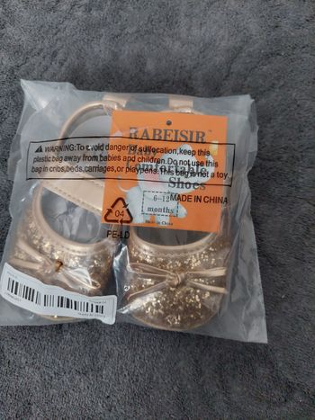 Chaussure petite fille neuve dans l'emballage taille 19.5
