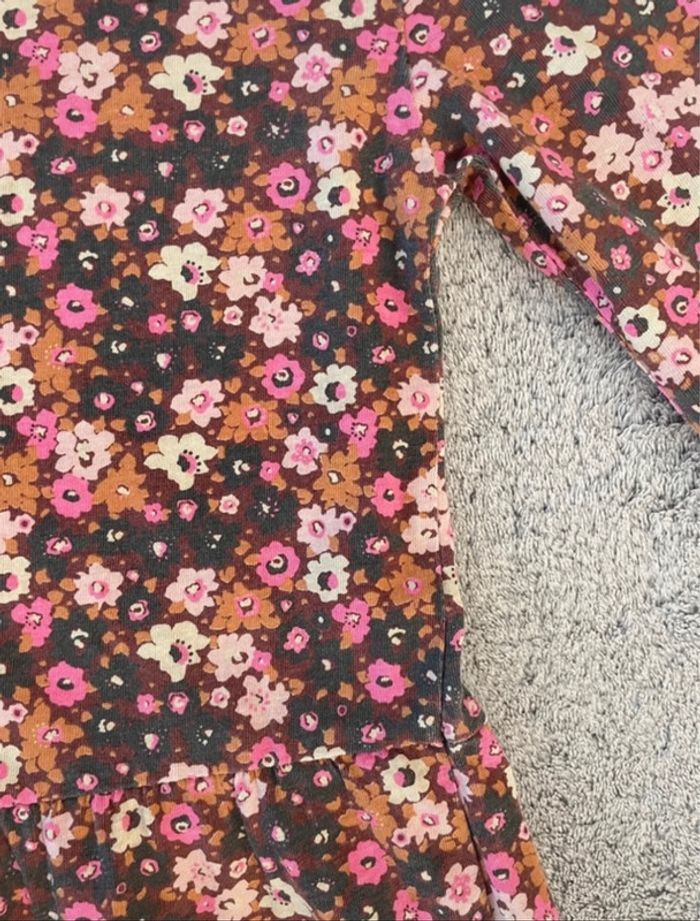 Jolie robe fleuris 3/4 ans - photo numéro 2