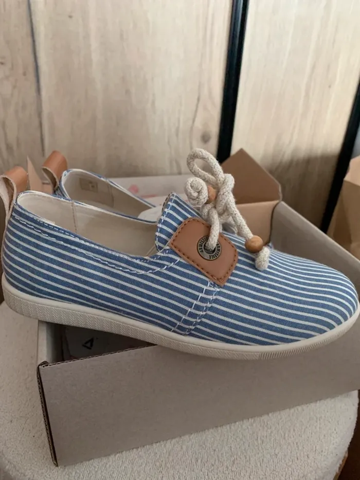 Jolies baskets Armistice rayées pointure 31 neuves avec double paire de lacets - photo numéro 3