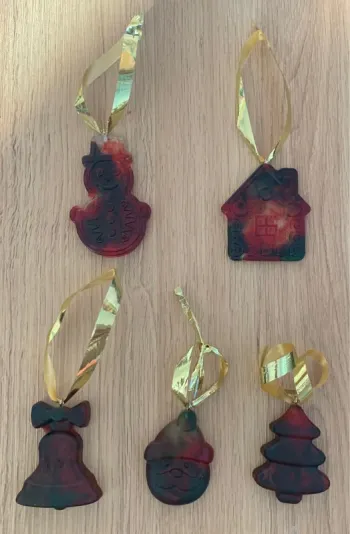 Lot 5 suspensions de sapin en résine