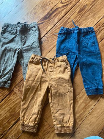 Lot pantalon taille 12 mois