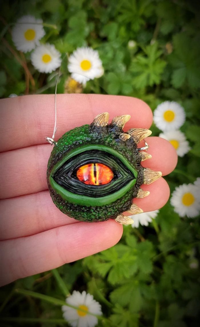 Collier oeil de dragon réaliste - photo numéro 5