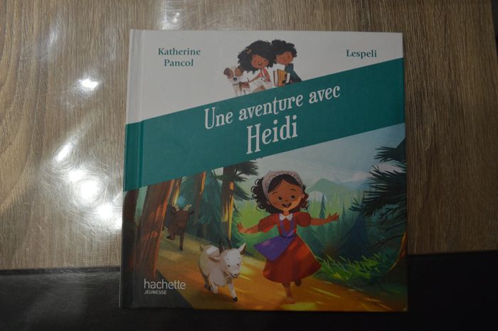 Livre Mac Donald Happy Meal Une aventure avec Heidi