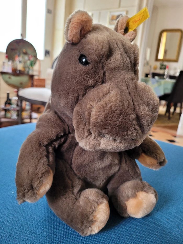 Peluche Hippopotame Steiff marron chair 30cm assis doux peluche traditionnelle collection