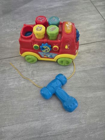 Camion tap tap  VTech avec marteau