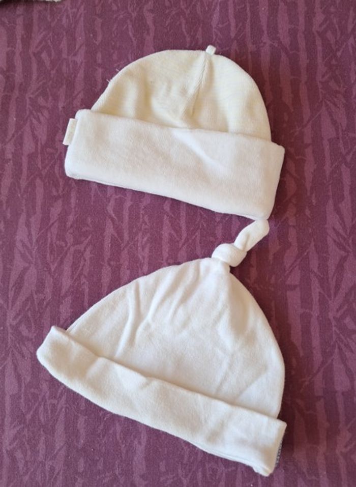 2 bonnets 0 1 mois, unisexes, TBE