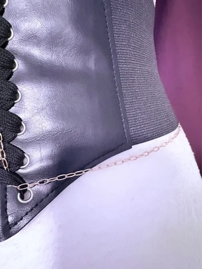 Serez taille corset ajustable avec bijoux croix doré et chaîne - photo numéro 4
