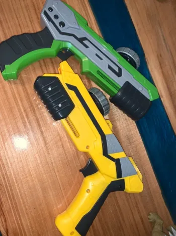 2 pistolets toupies