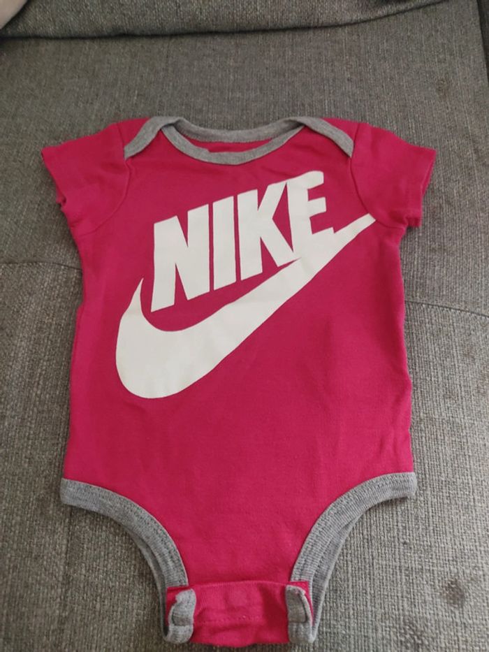 Body taille 6-12 mois