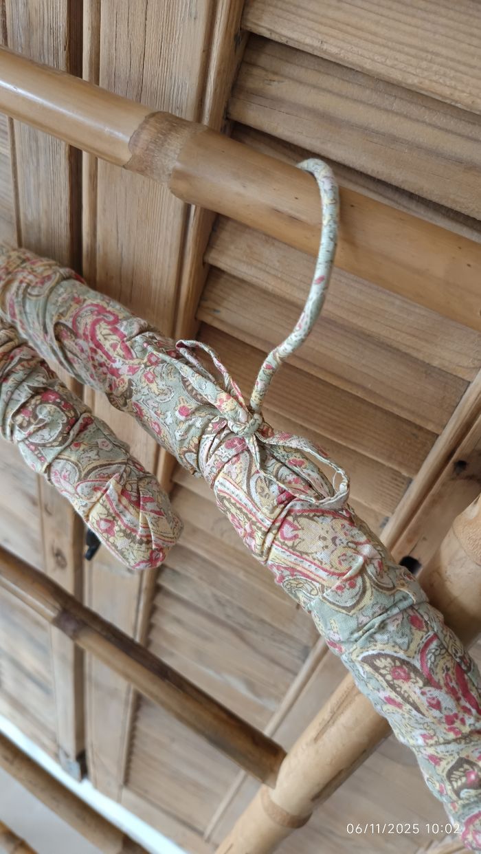 Lot de deux cintres tissus - photo numéro 3