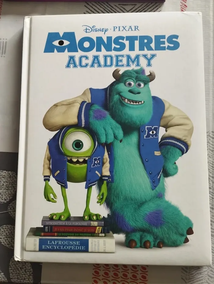 Livre Disney Monstres Academy Hachette