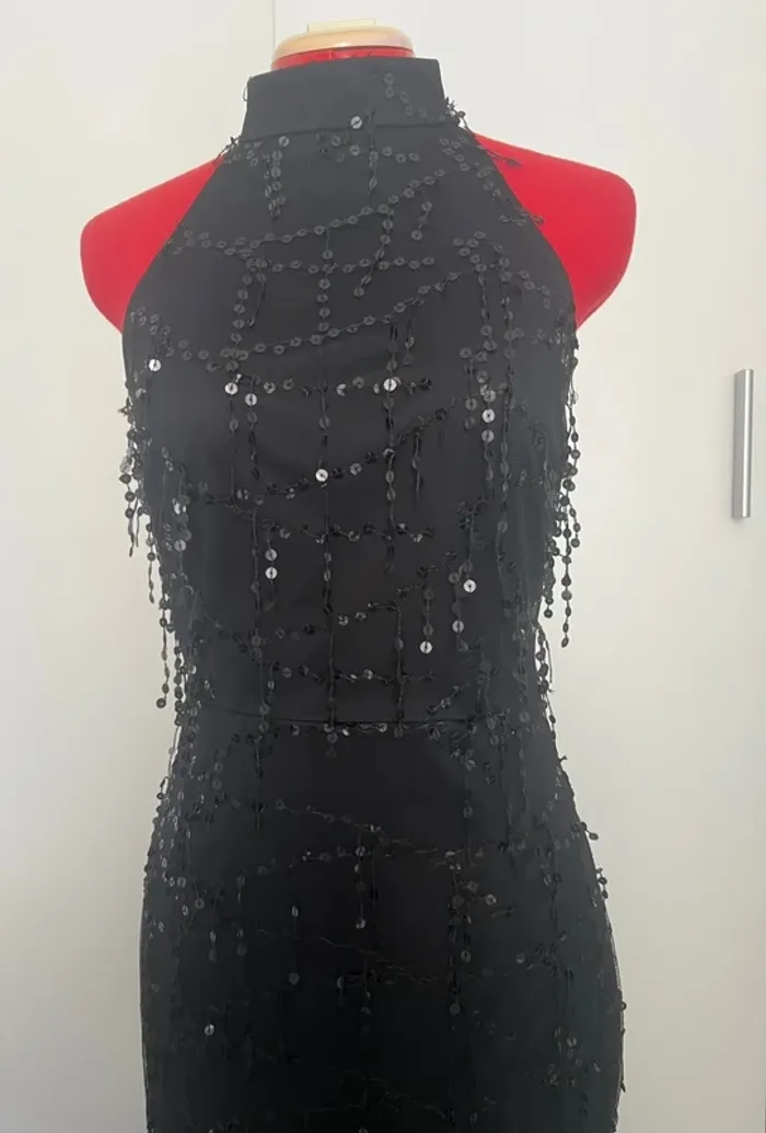 Robe sirene dos nu noir à sequins Pretty Little Thing