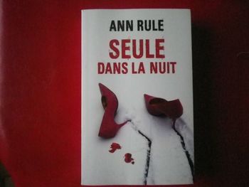 SEULE DANS LA NUIT