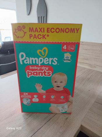 Couches pampers taille 4