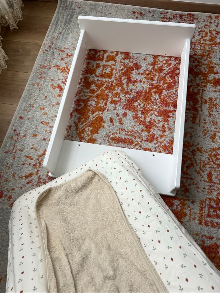 Table à langer complète avec son matelas et housse - photo numéro 2