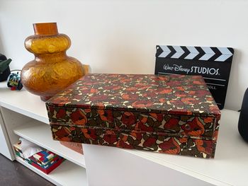 Boîte de rangement ancienne année 70  motif grosse fleur - état satisfaisant 