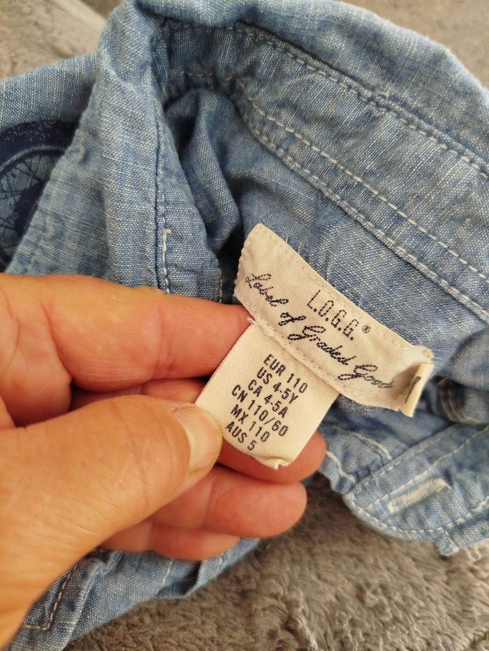 Chemise bleue h&M. Taille  4/5 ans. Très bon état - photo numéro 6