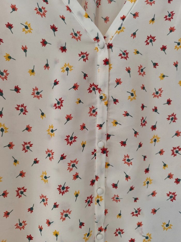 Chemisier blanc à fleurs manches courtes taille 50/52 Kiabi - photo numéro 4
