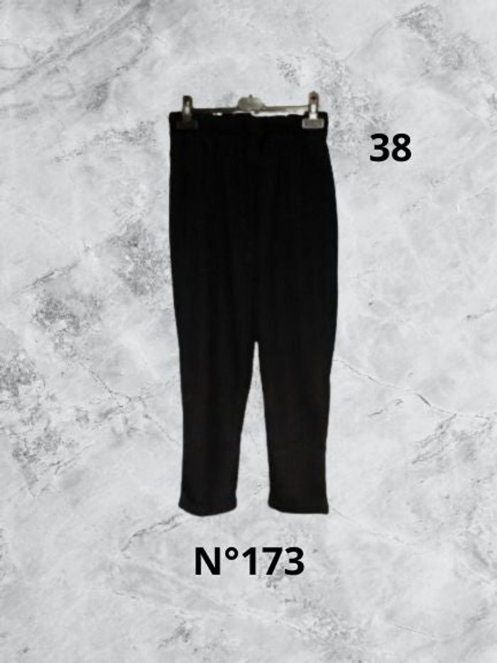 N°173 Pantalon noir/rouge T38. Bershka.