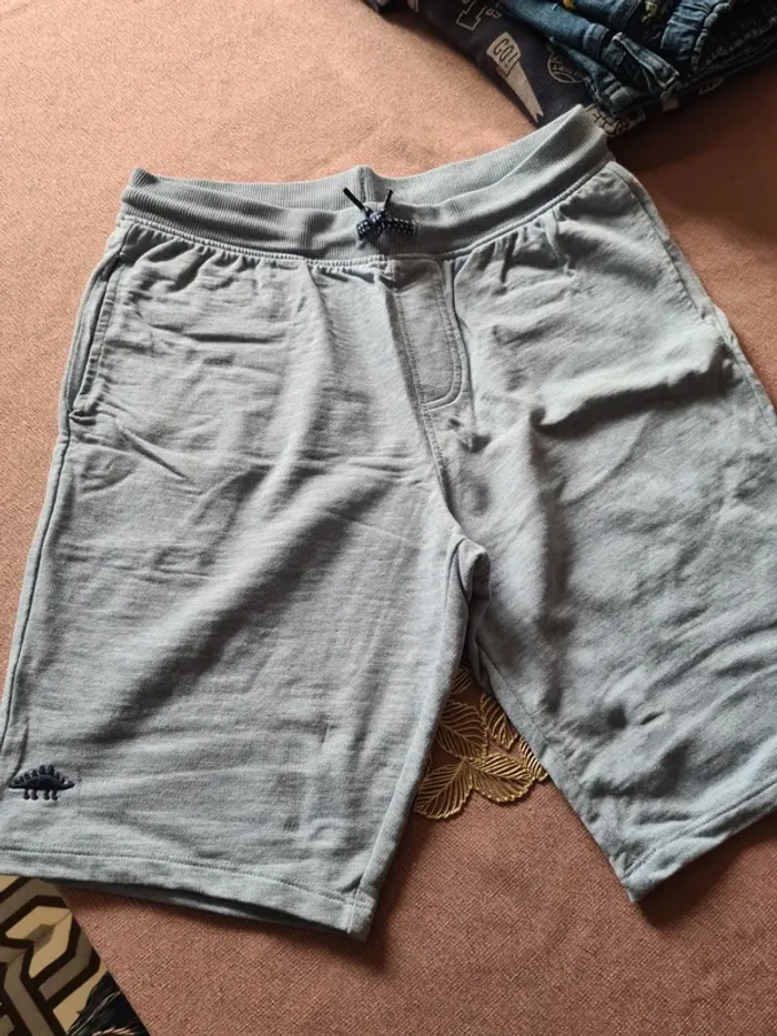 Lot de 2 short 14 ans DPAM 🦕🦖 - photo numéro 2